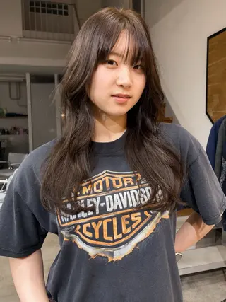 ロング 長谷 若奈のヘアスタイル