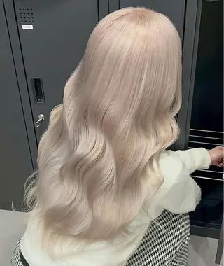 ロング コスギ ユカナのヘアスタイル