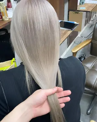 ロング 難波ブリーチカラー 伊藤洋輝のヘアスタイル