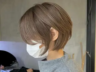 ショート カラー 藤川 明英里のヘアスタイル