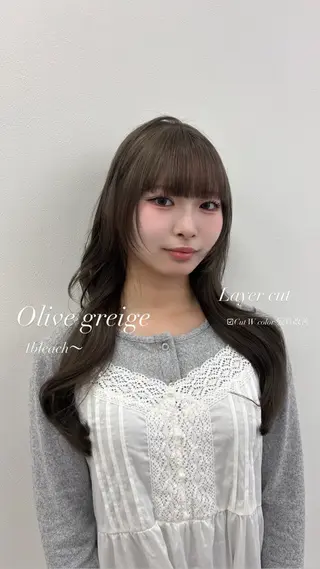 ロング カラー 抜け感レイヤー︴ ニュアンスカラーのヘアスタイル