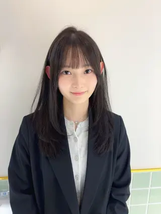 ミディアム カラー ヘアアレンジ 指名1位・六三四🌻 まとまり続くレイヤーのヘアスタイル