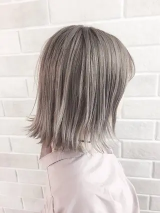 ミディアム 秋葉 万柚子のヘアスタイル