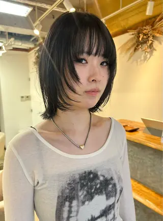ミディアム 安達 咲のヘアスタイル