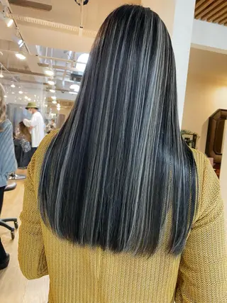 ロング カラー 白髪ぼかし バレイヤージュ志鎌のヘアスタイル