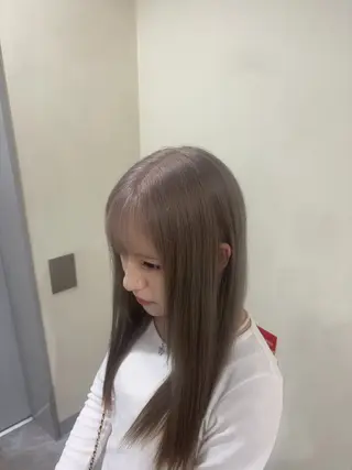 ロング ハイトーン✖️ 縮毛矯正シュンペイのヘアスタイル