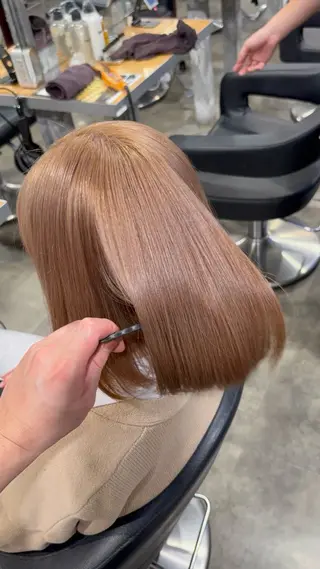 ロング カラー 透明感ベージュ/ レイヤー縮毛矯正のヘアスタイル