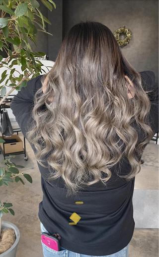 ロング 岸川 恭子のヘアスタイル