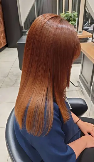 カラー 西口 梨穂のヘアスタイル