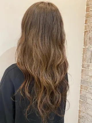 カラー 西郷 友菜のヘアスタイル