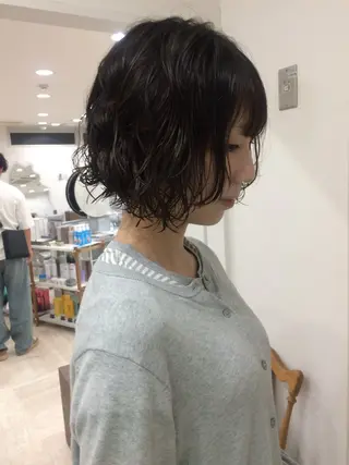 ショート パーマ 杏華レイヤー/ パーマ/ハイトーンのヘアスタイル
