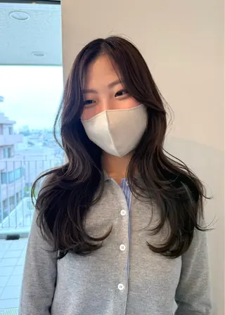 ロング カラー TRENCH 相澤 果歩のヘアスタイル