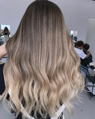 セミロング カラー ブリーチ 透明感HIDEのヘアスタイル
