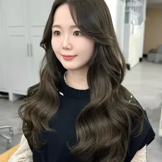 ロング 山﨑 優衣のヘアスタイル