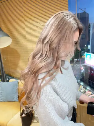 ロング ハイトーン belle ナホのヘアスタイル
