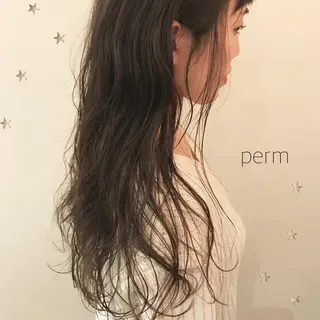 ロング パーマ 市川 千夏のヘアスタイル