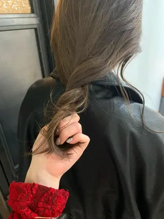 セミロング カラー 本間 結衣のヘアスタイル