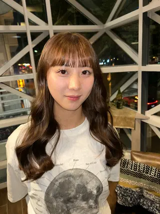 セミロング カラー 三崎 莉緒のヘアスタイル