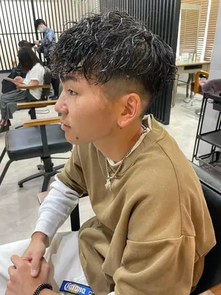 ショート パーマ メンズ 勝毛 広貴のヘアスタイル