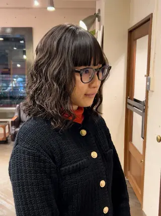 ミディアム パーマ 佐藤 優里奈のヘアスタイル