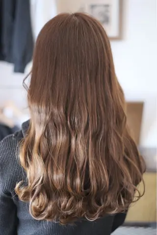 ロング カラー 岩村 夏姫のヘアスタイル