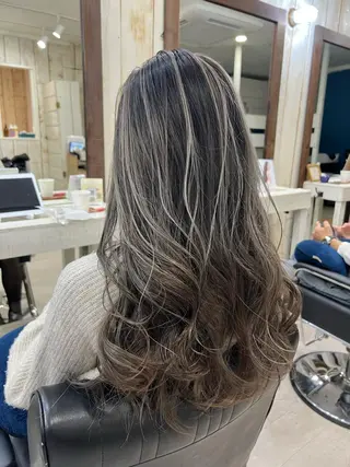 ロング カラー 鷺谷 玲奈のヘアスタイル