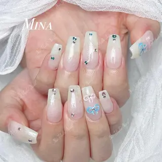 ネイル 🦋 Queenieのネイルデザイン