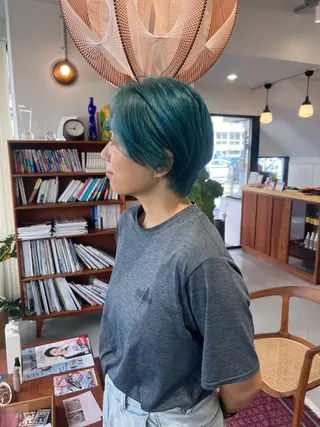 ショート カラー 石川 実咲のヘアスタイル