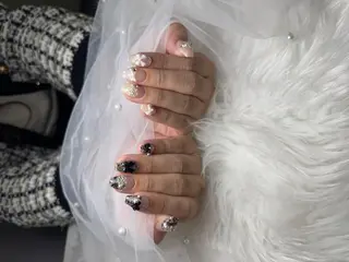 ネイル PEEKABOO 旧:momo京橋のネイルデザイン