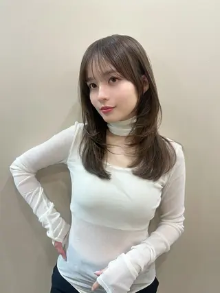 セミロング 鎌倉 彩のヘアスタイル