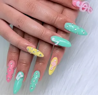 ネイル 🌙Reyel mipoのネイルデザイン