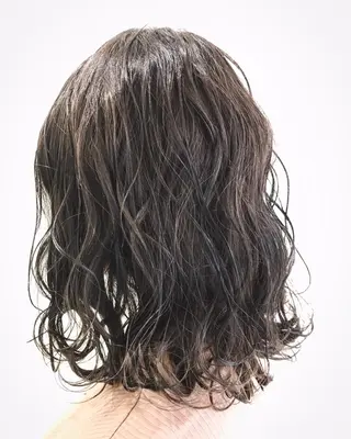 ミディアム 井上 愛里のヘアスタイル