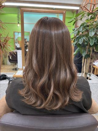 セミロング カラー 池田 綾香のヘアスタイル