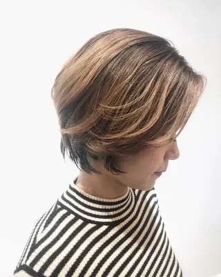 ショート カラー 東 みのりのヘアスタイル