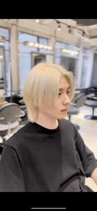 カラー 👑ホワイトカラー ブロンド特化👑映人のヘアスタイル