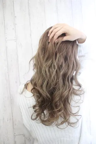 ロング カラー パーマ ヘアアレンジ 大阪レミーエクステ チビ編み込みのヘアスタイル