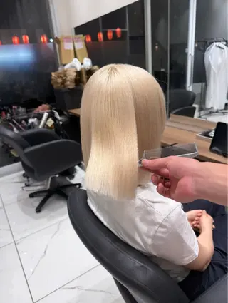 ミディアム カラー 韓国レイヤー×艶髪 ハイトーンRyukiのヘアスタイル