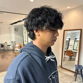 パーマ メンズ 的場 莉音のヘアスタイル