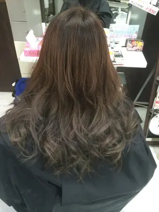 ロング カラー パーマ ヘアアレンジ ハイトーン Arphyのヘアスタイル