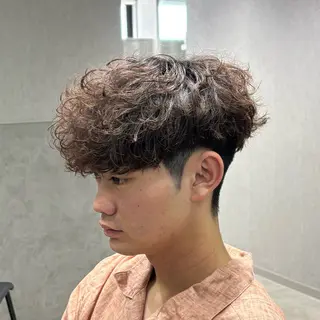 ショート カラー パーマ メンズ 【シャドウパーマ センターパート】義心のヘアスタイル