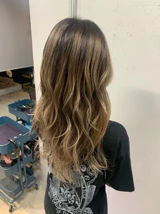 ロング カラー ヘアアレンジ 🇺🇸龍ヶ崎ブリ ーチカラー🌴政野のヘアスタイル