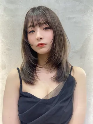ミディアム Londnaitre MAHOのヘアスタイル