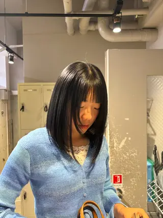 ミディアム カラー 抜け感レイヤー︴ ニュアンスカラーのヘアスタイル