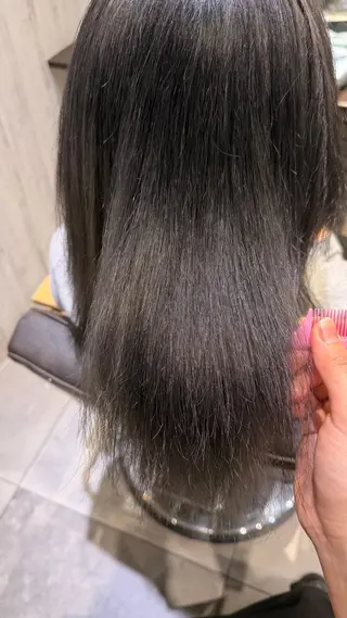 ミディアム 三浦 笑美のヘアスタイル