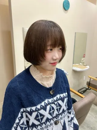 ショート 顔周りレイヤー/ ふわあいりのヘアスタイル