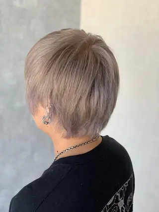 ショート カラー LUXBE LUCEのヘアスタイル