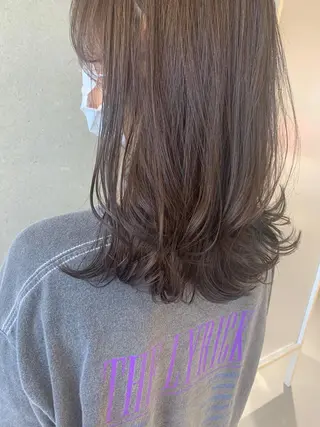 ミディアム カラー chiaki .のヘアスタイル