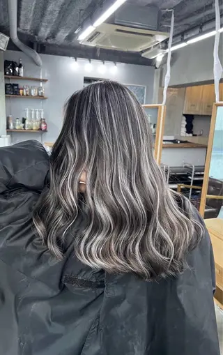 セミロング カラー 指名数No.1 /NAOYAのヘアスタイル