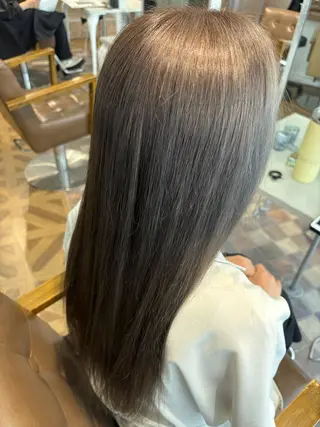 ロング 鶴田 麗乃のヘアスタイル