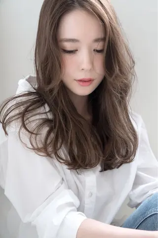セミロング カラー Fujisawa .のヘアスタイル